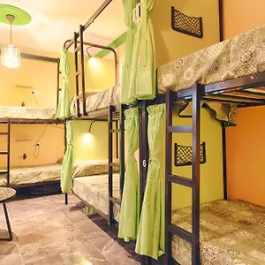 https://charming-nerja-hostel.hotelsinnerja.org